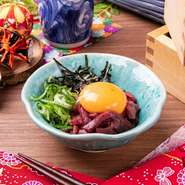 くせのない馬肉をさっぱりとしたタレで絡めた和風ユッケです。