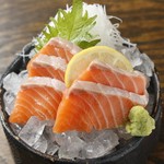 新鮮で、脂ののったサーモンのお造りです。