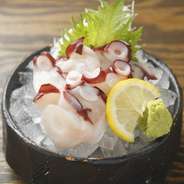 新鮮でしっかりとした食感のタコをふんだんに使ったたこぶつです。