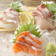 その日に仕入れた新鮮なお造りをご賞味ください。