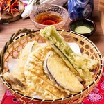 新鮮な京野菜の旨みをサクサクの衣で閉じ込めました。