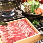 脂ののった銘柄豚と新鮮野菜を特製出汁で味わう京甚兵衛特製出汁しゃぶ。