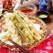 京都の伝統野菜の万願寺唐辛子、サクッと仕上げました。万願寺本来の甘みをお楽しみください。