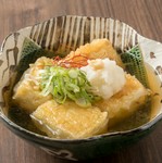 衣で包んだ京豆富を特製出汁で。アクセントのおろしショウガとどうぞ。