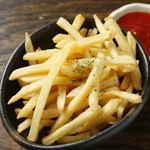 揚げたてのポテトを、程よい塩加減で。