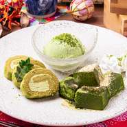 抹茶アイス、ロールケーキ、わらび餅を一皿にまとめた贅沢な一品。