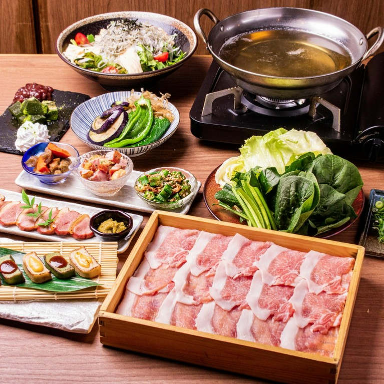 〆は自家製出汁のつけそばです。心ゆくまで味わい尽くしてください。