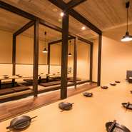 すべての座席が完全個室の店内。家族での会食から友人同士の飲み会、観光で訪れた方の食事まで、幅広い活用の仕方が可能です。気軽においしく、京都の味覚を堪能してみてはいかがでしょう。