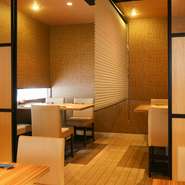 しっとり落ち着いた「和」の空間。ワンランク上のデートや記念日など、大事な時間を過ごしたいときにこそとっておきのこの場所で。