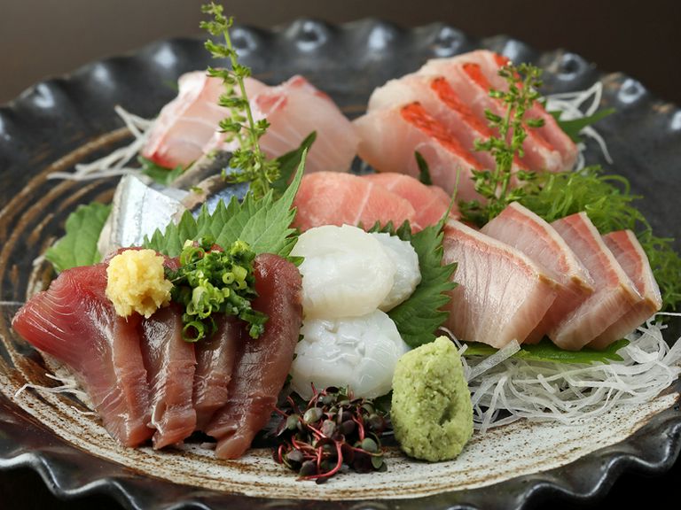 鮮魚の旨さをシンプルに味わえる『刺身の盛り合わせ』(3〜4人前)
