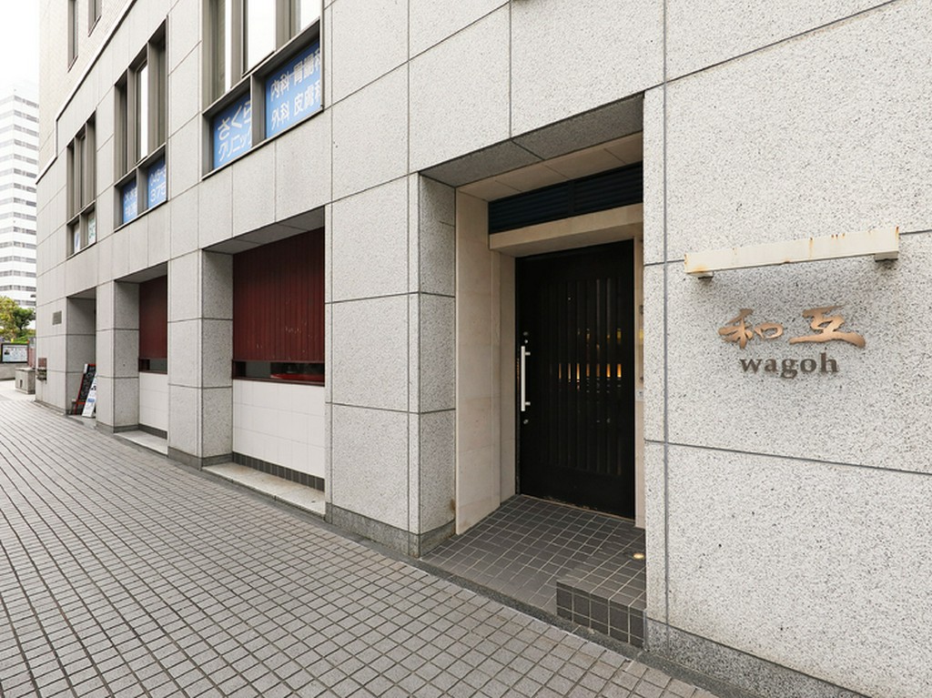 あまり目立つ看板がない控えめな外観