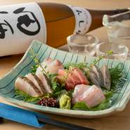 和モダンで洗練された店内は、完全個室を完備。落ち着いた雰囲気の中、産地にこだわった新鮮魚介や本格京懐石を堪能できます。ゲストが料理内容にこだわりのある場合は応じてくれることもあるので、相談してみては。