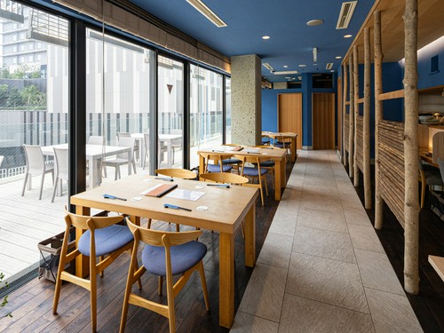 開放感のある、キレイでオシャレな店内