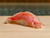 20品以上
旬の食材を使用した、こだわりの握りと逸品料理をご提供いたします