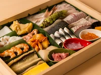 季節の色々な旬を沢山食べて頂きたいので、「少しずつの沢山」をご提供しております。