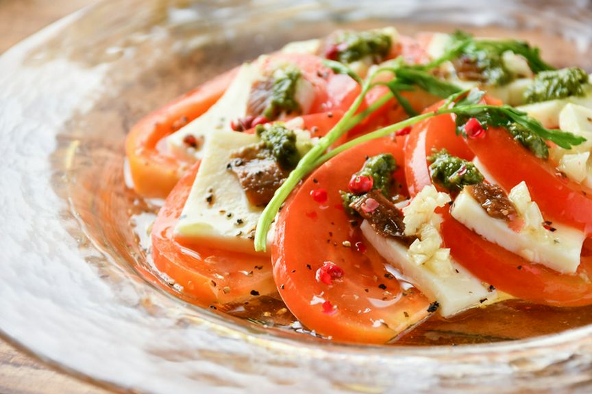 道産トマトとモッツァレラのカプレーゼ