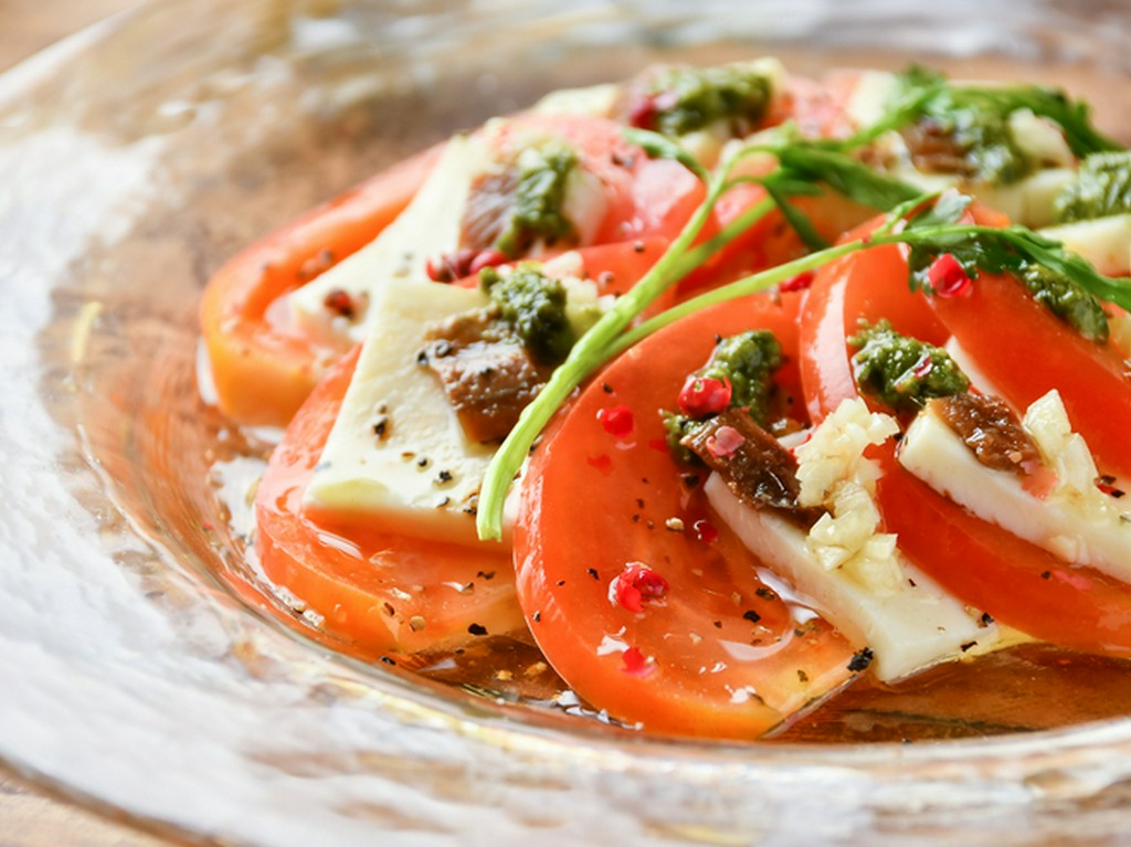 道産トマトとモッツァレラのカプレーゼ