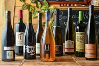 ラインナップは約200種。その奥深さと究極のマリアージュに酔いしれたい『自然派ワイン』