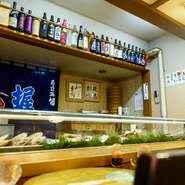 「北海道らしいお酒を」という想いで、地酒のラインナップも豊富。熱燗や冷酒など、飲み方も相談できます。碓氷勝三郎商店の『北の勝』、二世古酒造の『今金』をはじめ、黒龍酒造（福井）の『黒龍』もあります。