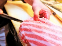 1人前（3切れ）
美しい脂ノリ抜群のマグロを惜しみなく、刺身としてご提供致します。大トロの「ウマみ」「とろける食感」をお楽しみください。