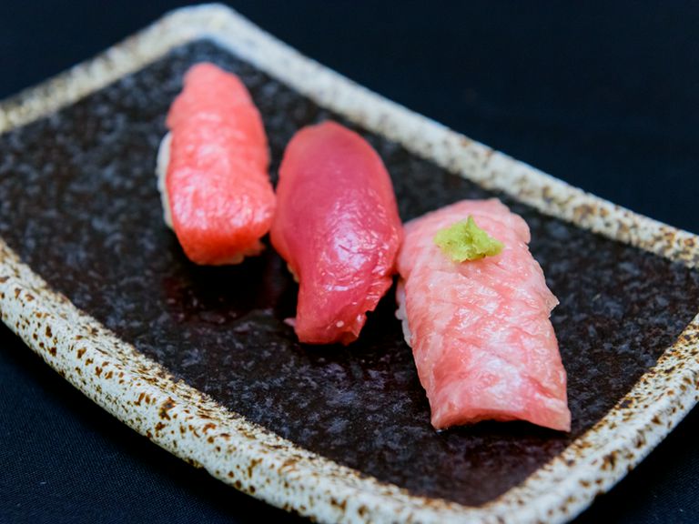 奥:中トロ 中央:赤身 手前:大トロ