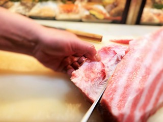 ◆素材を最大に生かす大将の仕事 その2. ~大トロの場合