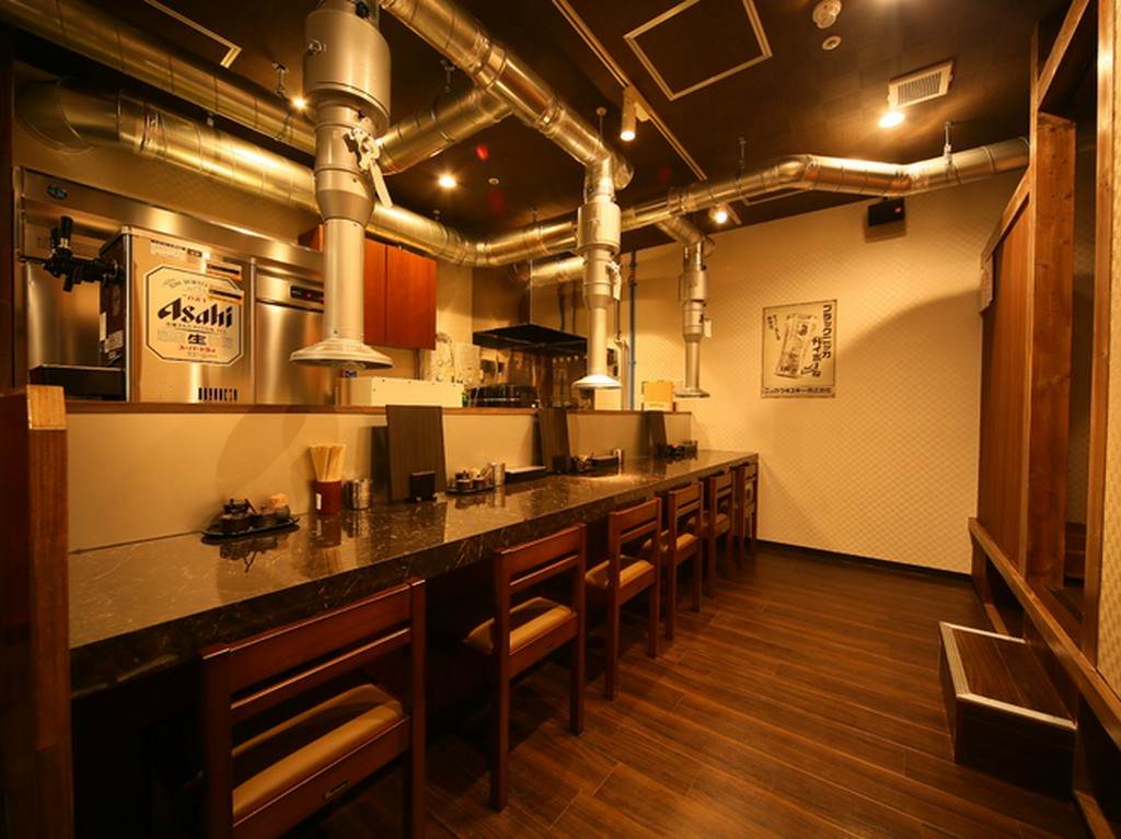 全部で24席。落ち着いた雰囲気の店内でゆっくりお楽しみ下さい