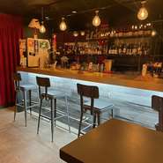 札駅近くの穴場のノーチャージバーです。ビールやウイスキー、カクテルも各種揃っています。
煙草も吸えます♪非喫煙者の方も換気は良い店内ですのでご安心ください。昼飲みの二次会や普段の0次会利用にどうぞ。