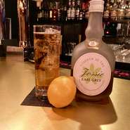 当店おすすめは紅茶カクテル！アールグレイのリキュールをジンジャエールで割ったカクテルは紅茶の香りを感じられる爽やかな甘さで女性からも大人気！甘さ控えめのソーダ割タイプもご用意できます！