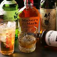 ノーチャージなので、色々なウイスキーを楽しむことができるのが、こちらの店の大きな魅力。裏メニューとして通好みのウイスキーも用意。スタッフが丁寧に説明してくれるので、初心者でもその奥深さを楽しめます。