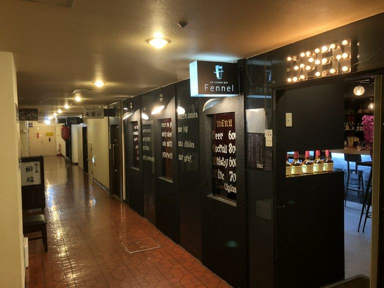 落ち着いた大人の隠れ家『Fennel』に到着です!