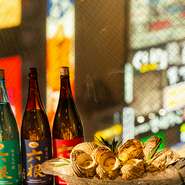 店内はすすきのの夜景がぐるりと見渡せるつくり。デートや記念日などの大切なシーンをロマンチックに彩ります。落ち着いたムードの中、しっとりと語らいながら2人だけの世界に浸ってみてはいかがでしょう。