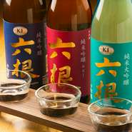 日本酒は北海道と東北地方の銘酒を中心に厳選した24種。数量限定の希少な銘柄や、3種の利き酒セットを扱っているのも客を通わせる人気の秘密。焼酎も20種という豊富さで、通をも飽きさせない充実度です。