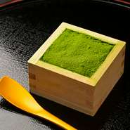 濃厚なマスカルポーネとクリームチーズで深い味わいに……
抹茶とココアの二種類からお選び下さい。