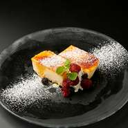 濃厚でクリーミーなプディングを香ばしくパリッと仕上げた上品なデザート。