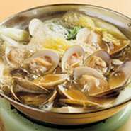 ※2～20名で予約可。
※来店日の前日21時まで予約受付可。
※月～土・祝日・祝前日（17:00～23:00）の予約を受け付けております。
※クーポン利用で適用される料金です。必ずクーポン提示条件、利用条件をご確認ください。
※コースでご予約の際は、チャージはいただいておりません。
※当日のキャンセルは100％、前日のキャンセルは50％のキャンセル料を頂戴いたします。予めご了承くださいませ。
※表示価格は税込価格です。