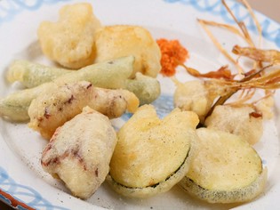 シェフおまかせでそのときどきの旬を味わう『フリット』