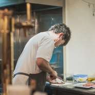 イタリアンといっても【Augri】は肩肘張ったりしないカジュアル感覚のお店。お客さまのどなたとも笑顔で見交わし、気軽に話せる店づくりを心がけています。

