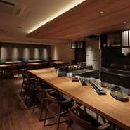 同僚、ご友人同士、取引先など、利用シーンを問わず、美味しいお料理と日本酒が楽しめる、アットホームな空間を目指しております。