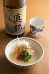 料理の固定概念を良い意味で覆す独創料理。料理単体で主役にもなり、お酒の特長を引き出す名脇役にもなります。