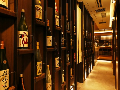 一升瓶がずらりと並ぶ様は圧巻