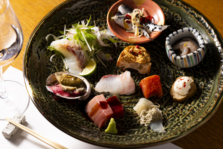 <Hospitality> "Ginza Gourmet" Assorted sashimi and sake snacks, specialty crab croquettes, shark fin, eel, and 9 other dishes