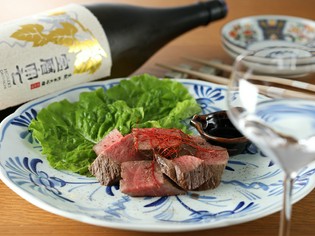 山形牛のシンタマを使用し、食感を楽しめるローストビーフに