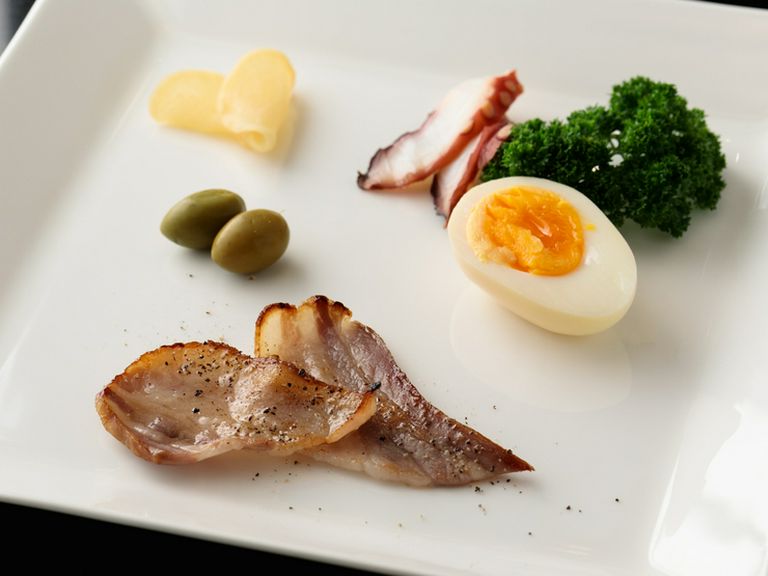 全国を回って選び抜いた牛肉と豚肉を、様々な料理に展開して提供