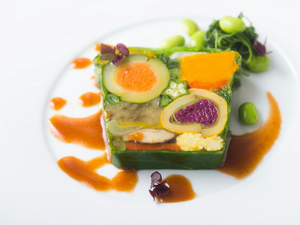 野バラの実のビネグレットが香る『色々野菜のテリーヌ仕立て』