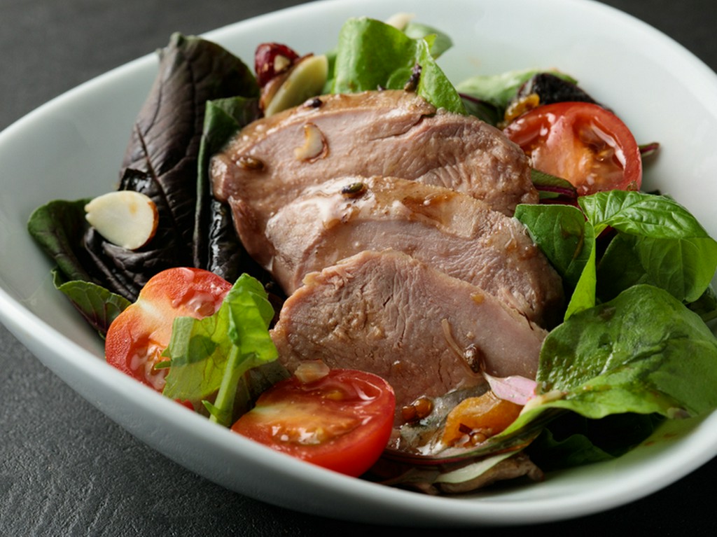 米国で人気のハニーラベンダードレッシングで楽しむ『プチ・サラダと鴨のロースト』