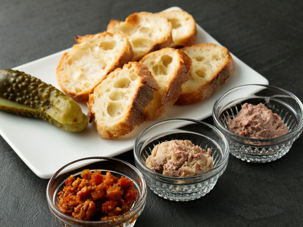 バゲットとペースト3種（フォアグラ/ドライトマト/ポーク・レバー）