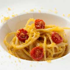 ニンニクの香りとカラスミの濃厚さが絶妙な『サルデーニャ産カラスミのスパゲッティ・アーリオオーリオ』