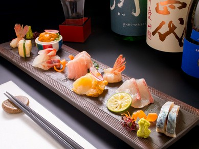 信頼のおける魚屋から、鮮度にこだわり仕入れした『季節のお造り 料理長おまかせ盛り』