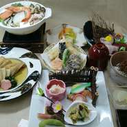 送迎バスあります。大人数様歓迎！１００名まで可能！
１０名様からの送別会も歓迎！カラオケあります！
早めのご予約ください！